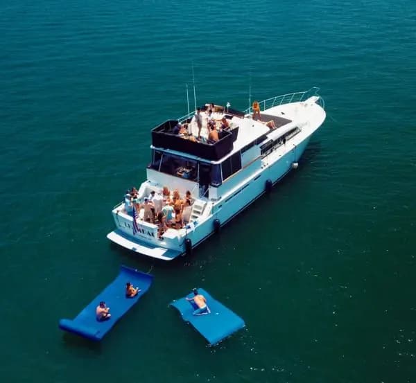 75’ Champagne Yacht yacht charter in Miami
