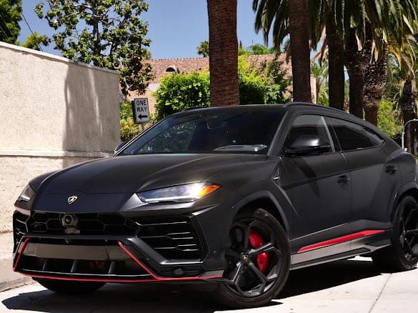 Lamborghini Urus (Matte Black)