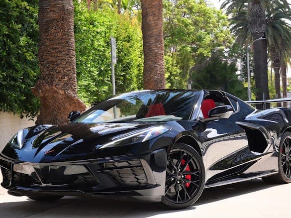 Corvette C8 (Black/Red)